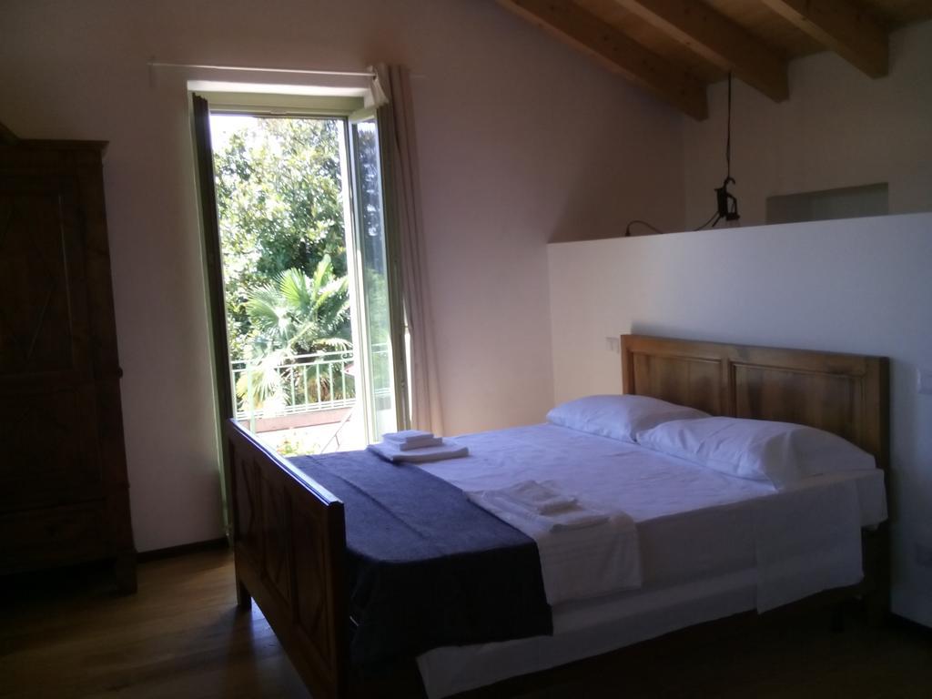 Appartamento La Camelia Ameno Rum bild